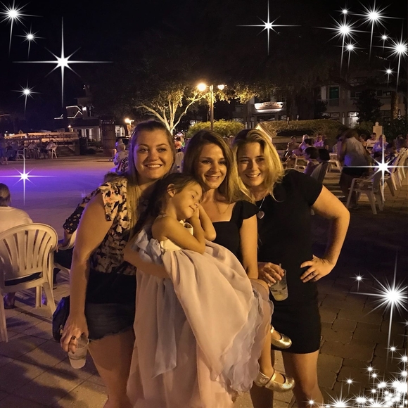 Meet your Posher, Jessica - Picture 1 of 1